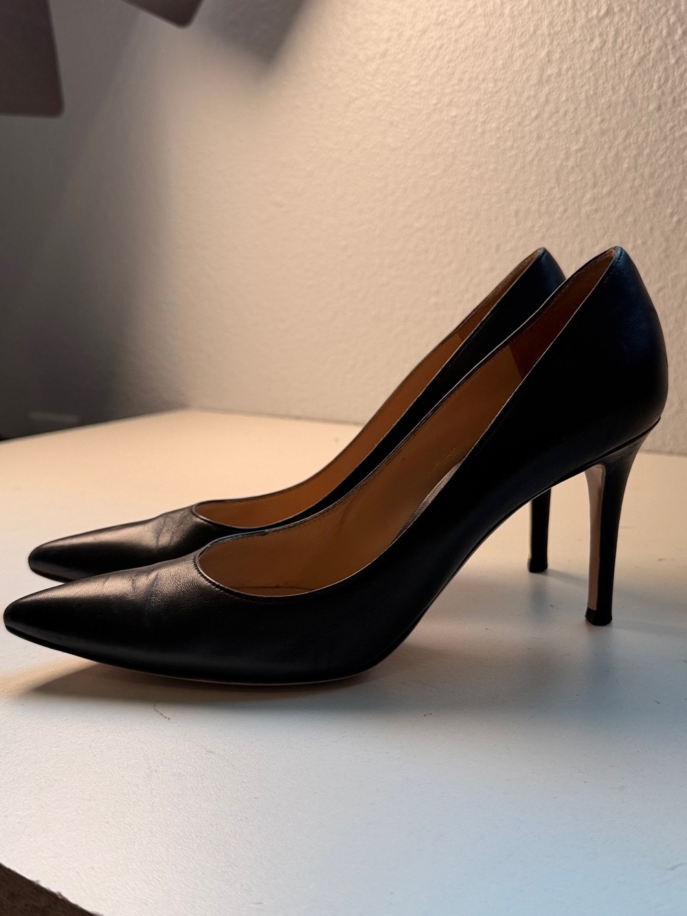 Gianvito Rossi Black Leather Pointed Toe Stiletto Pumps Size 37.5 size 7.5 heels